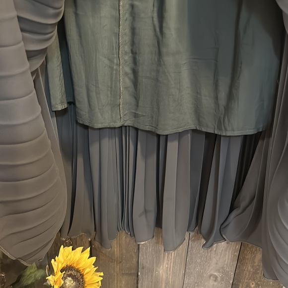 NWT Anthropologie Green & Gold Metallic Pleated Skirt and Top Set - Picture 8 of 16